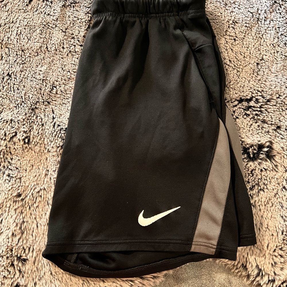 Men’s M/L Athletic short Assortment - Picture 2 of 9